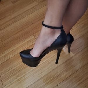 SOLD!!They are really amazin shoes